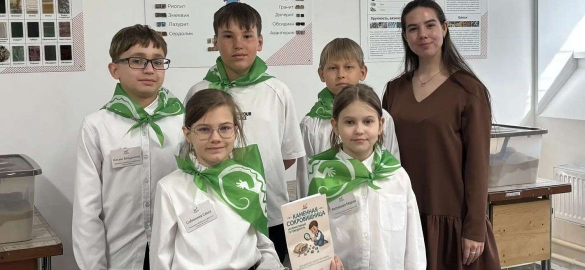 Обучающиеся РЦДЮТиК организаторы экскурсии